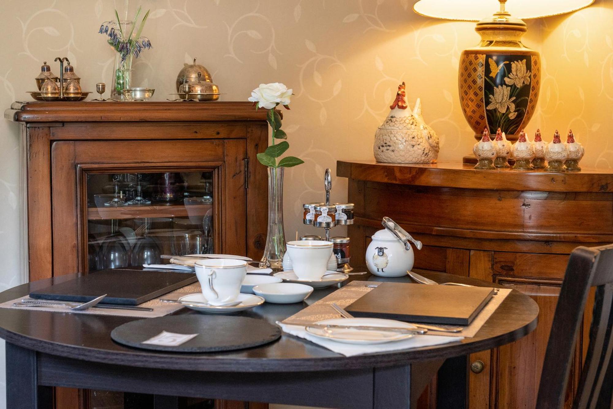 Afon Rhaiadr Country House 돌겔라우 외부 사진