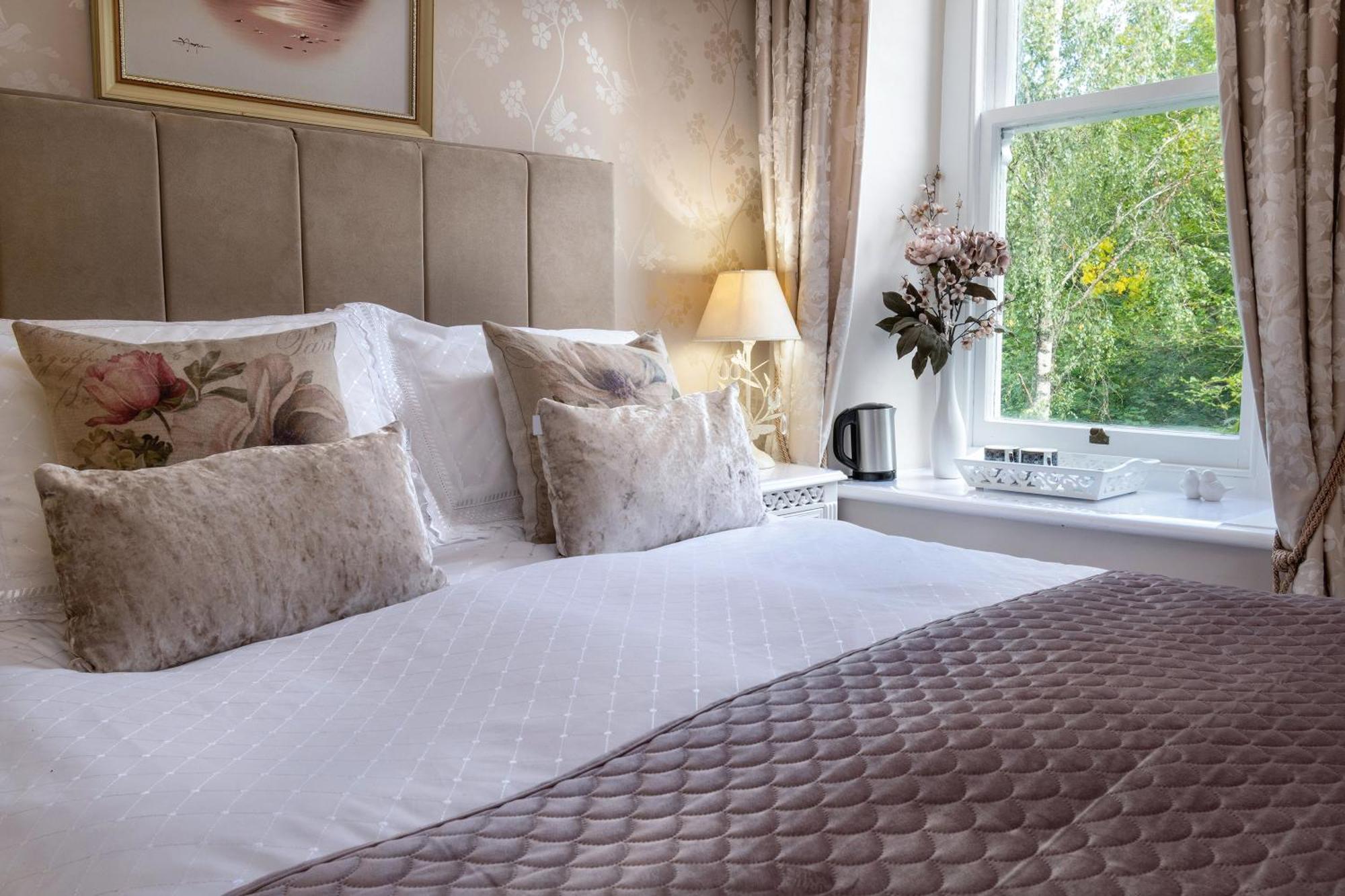 Afon Rhaiadr Country House 돌겔라우 외부 사진