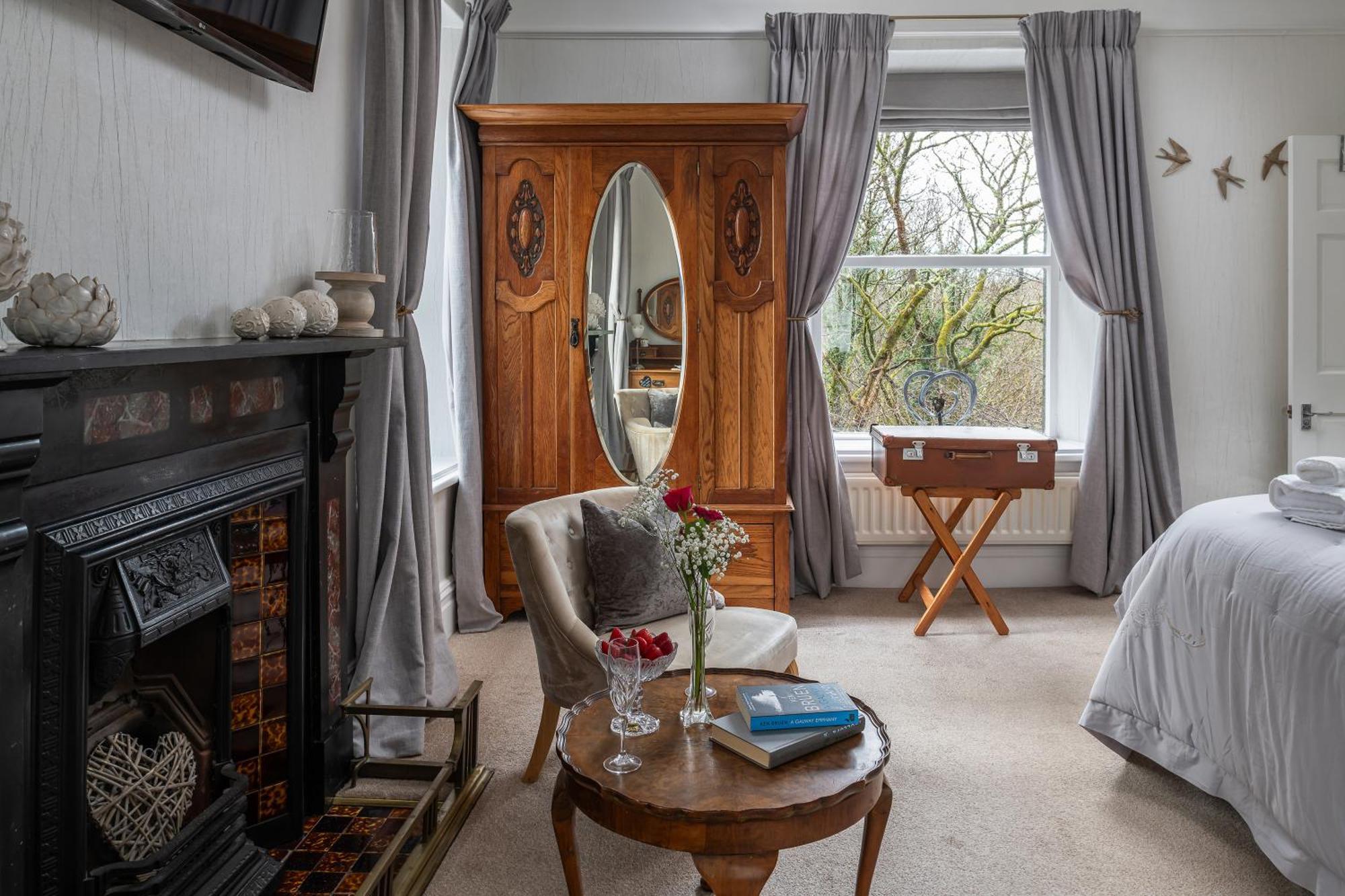 Afon Rhaiadr Country House 돌겔라우 외부 사진