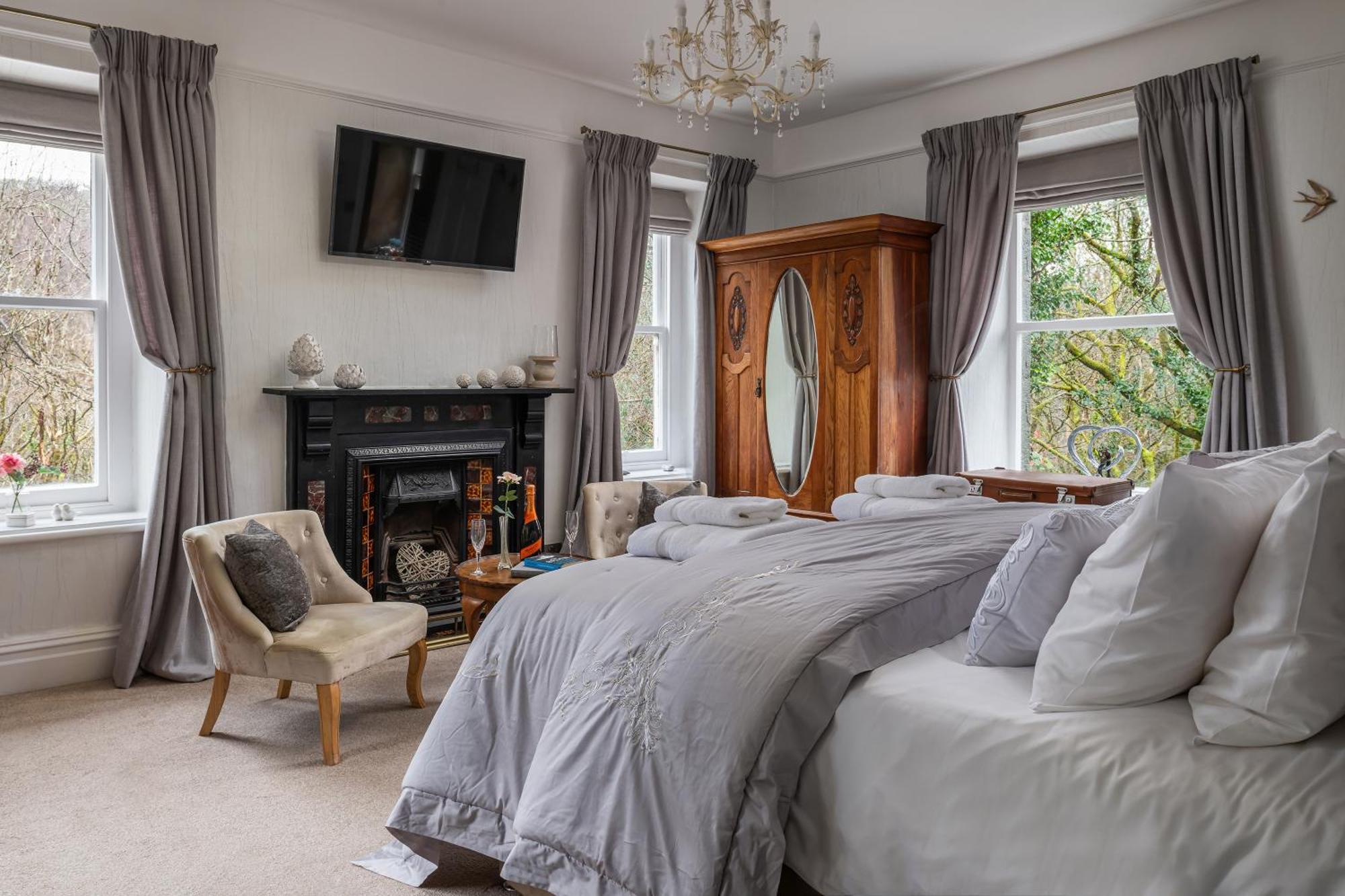 Afon Rhaiadr Country House 돌겔라우 외부 사진
